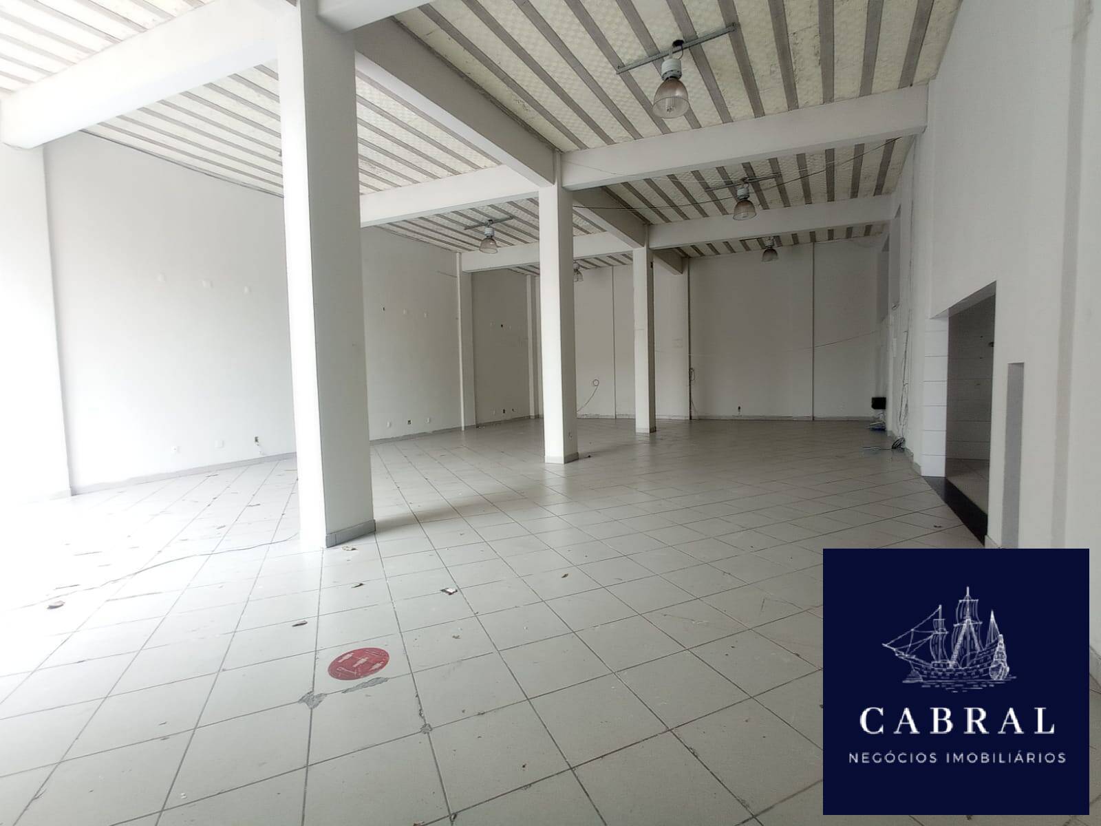 Loja-Salão para alugar com 3 quartos, 327m² - Foto 14