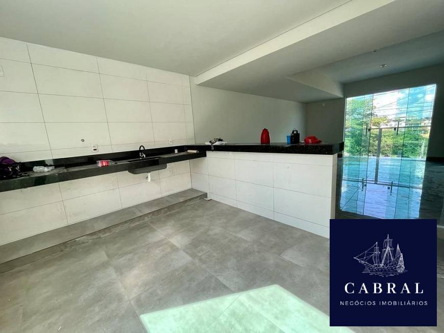 Casa à venda com 3 quartos, 161m² - Foto 1