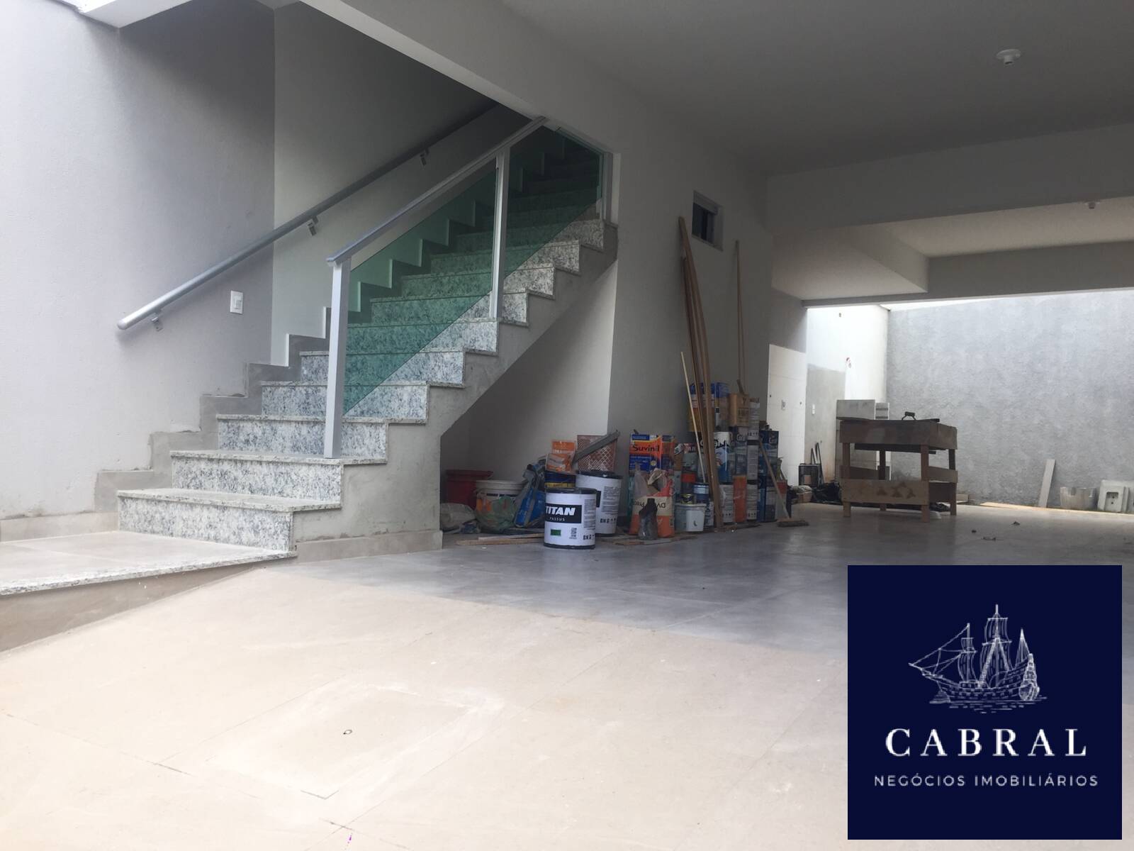 Casa à venda com 3 quartos, 158m² - Foto 1