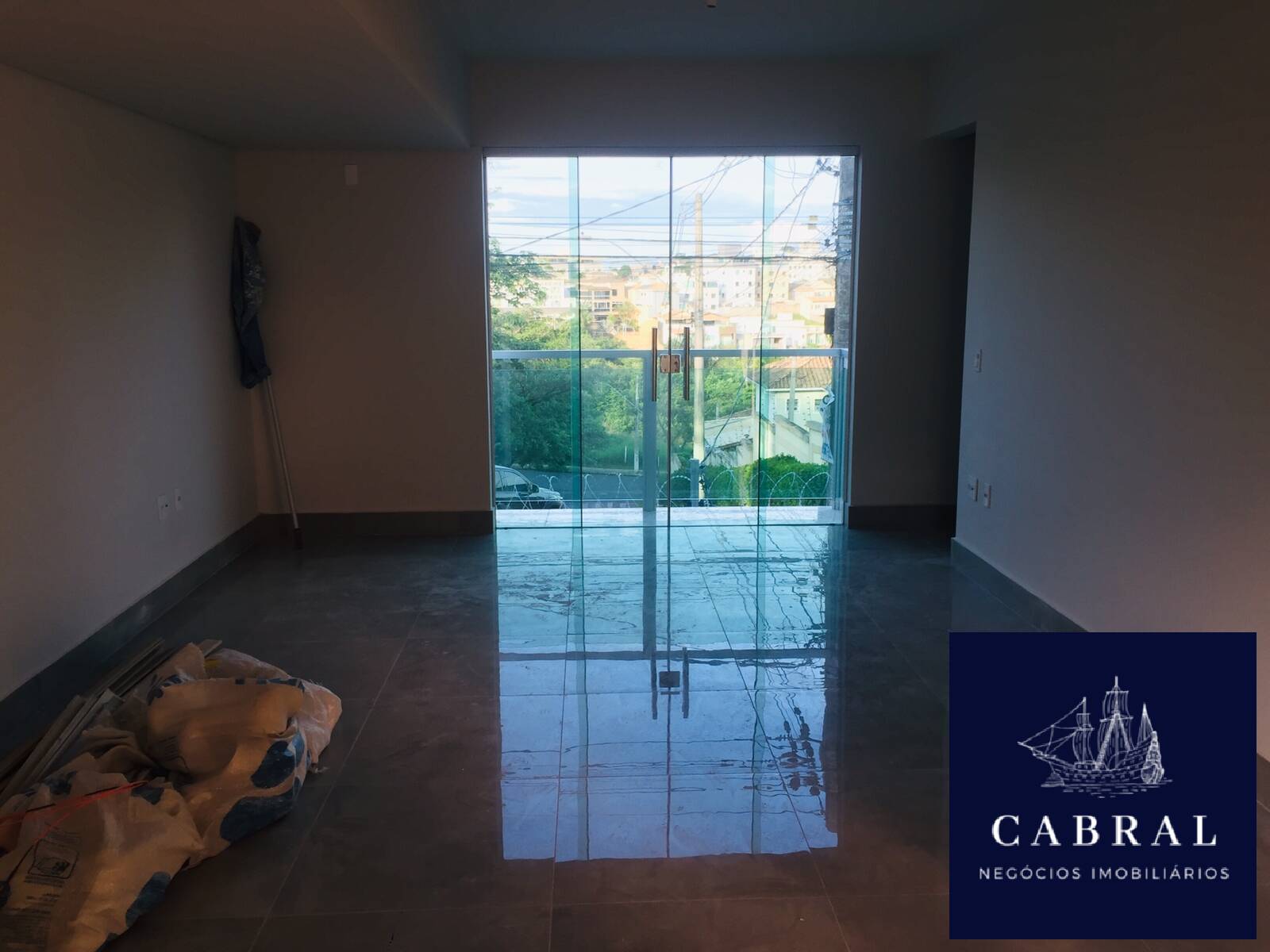 Casa à venda com 3 quartos, 158m² - Foto 2