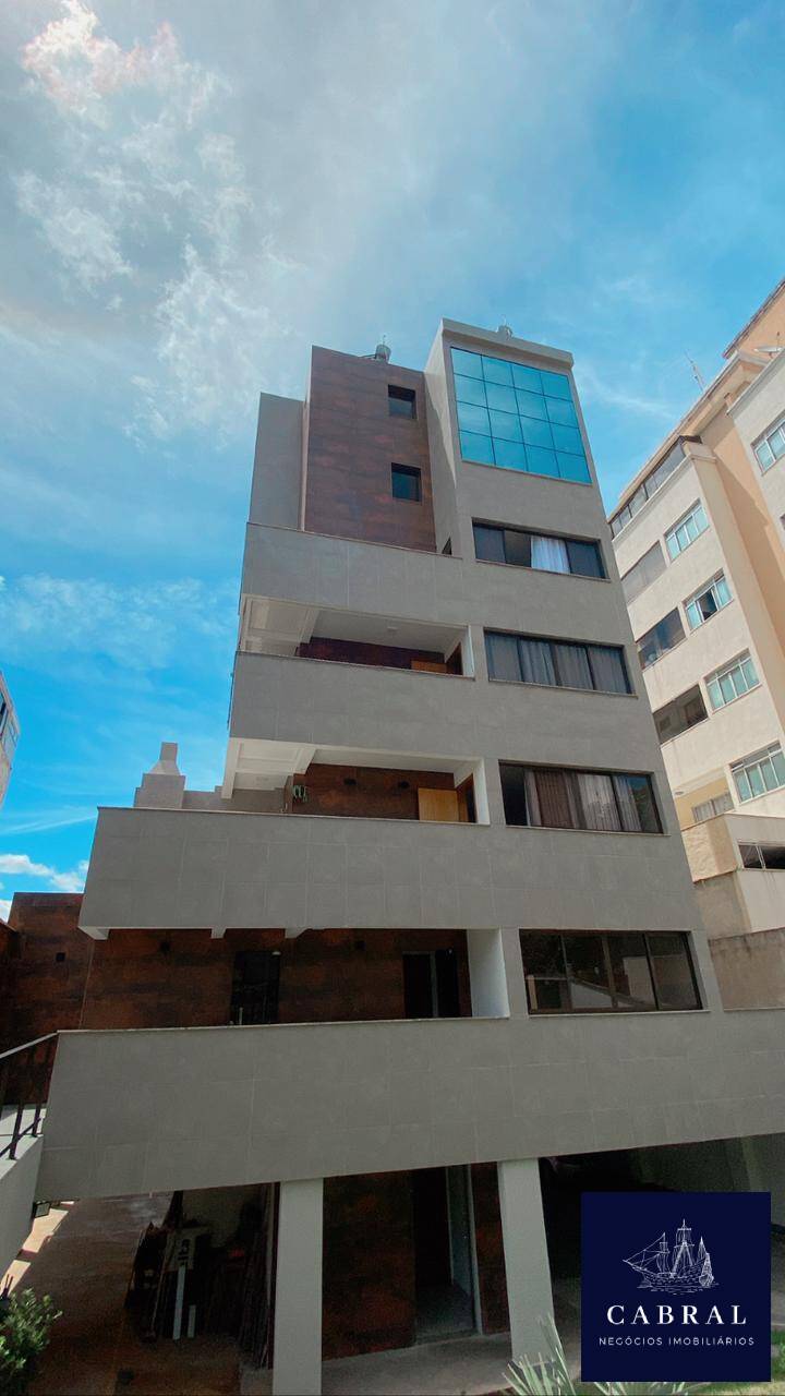 Cobertura à venda com 4 quartos, 240m² - Foto 1