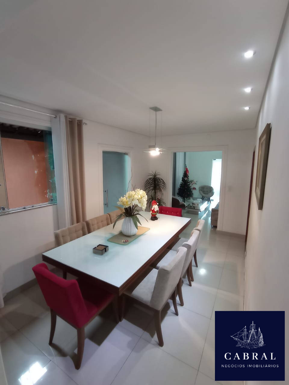 Casa à venda com 4 quartos, 400m² - Foto 1