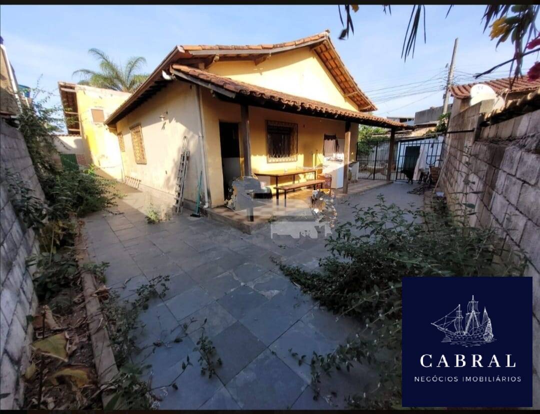 Casa à venda com 3 quartos, 300m² - Foto 1