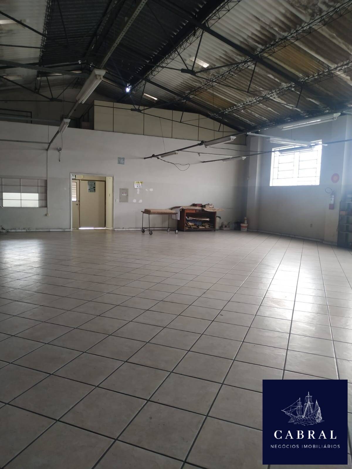 Depósito-Galpão-Armazém à venda, 440m² - Foto 1