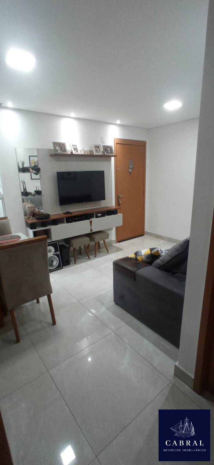 Apartamento à venda e aluguel com 2 quartos, 45m² - Foto 2