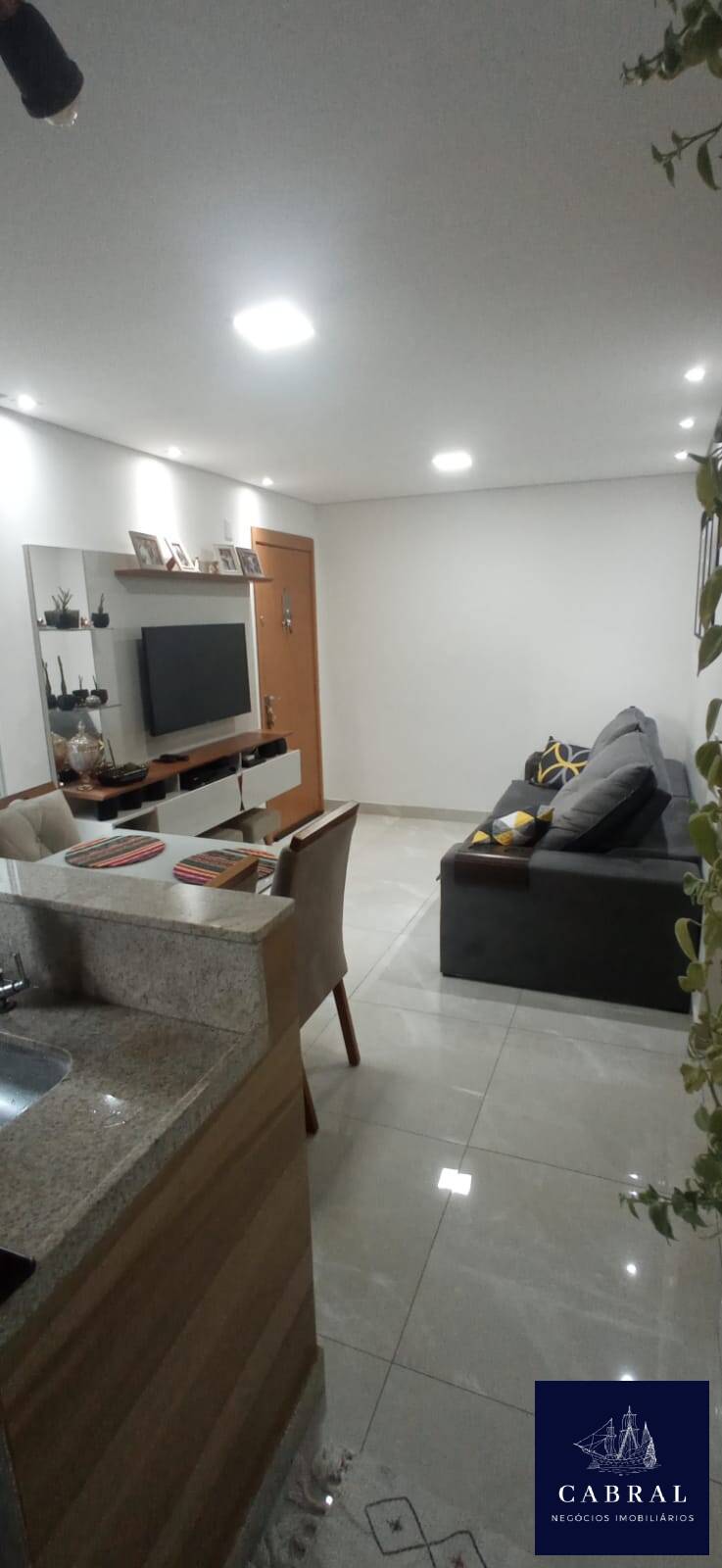 Apartamento à venda e aluguel com 2 quartos, 45m² - Foto 3