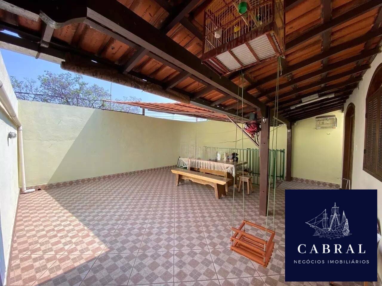 Casa à venda com 4 quartos, 117m² - Foto 2