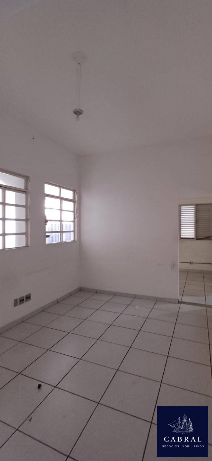 Casa para alugar com 2 quartos, 80m² - Foto 5