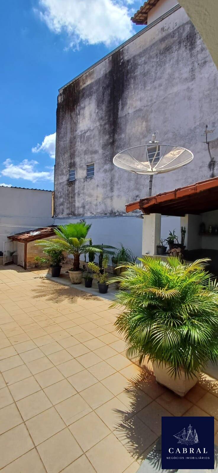 Casa para alugar com 3 quartos, 360m² - Foto 15