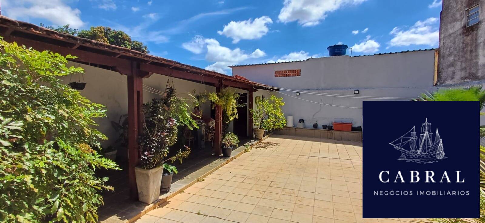 Casa para alugar com 3 quartos, 360m² - Foto 2